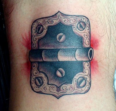   Tattooing on Hinge   The Art Of Tattoo